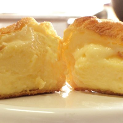 クリームたっぷりシュークリーム